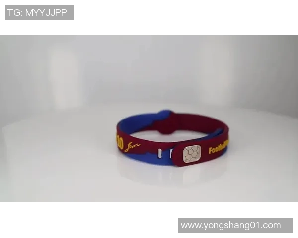 足球球星场上场下佩戴首饰展现个性与时尚魅力